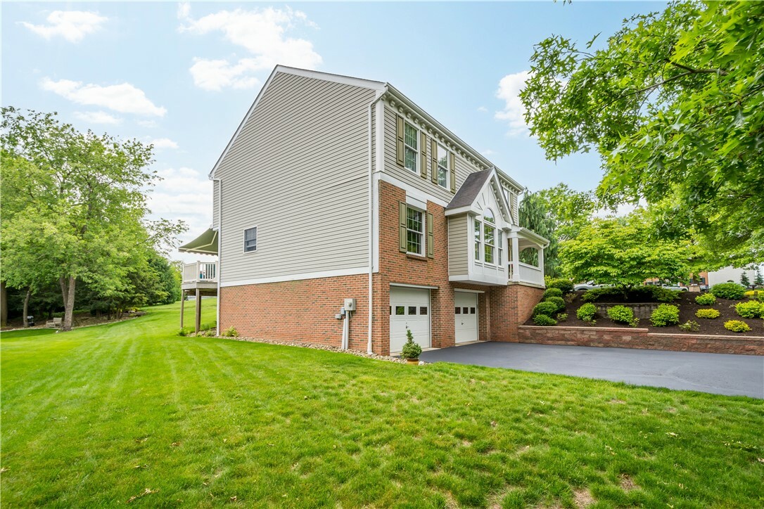 Property Photo:  5743 Villahaven Dr  PA 15236 