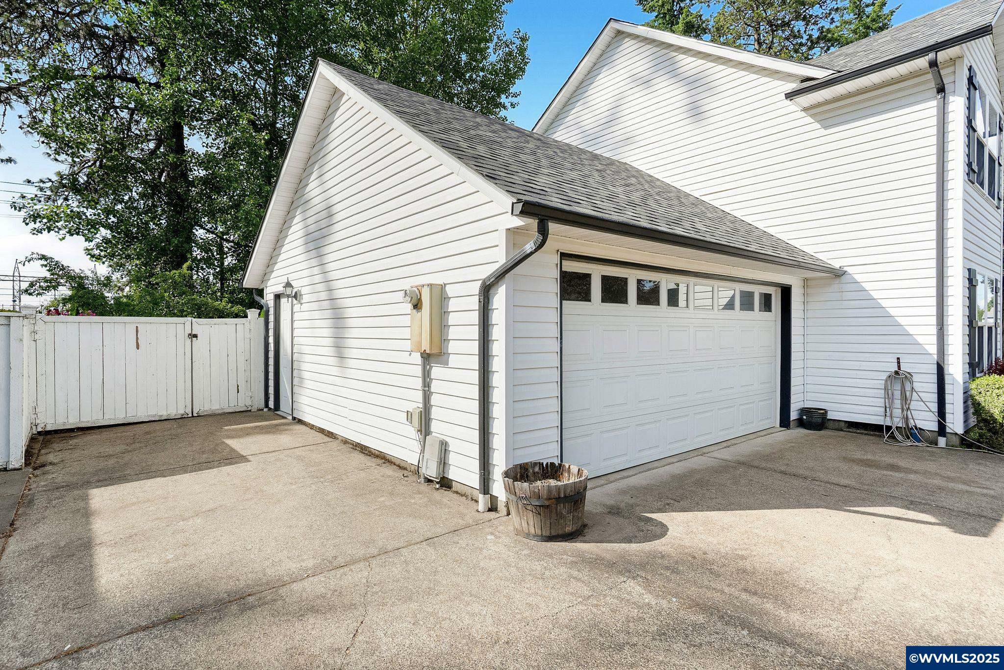 Property Photo: 2007 Chase Lp SW OR 97321