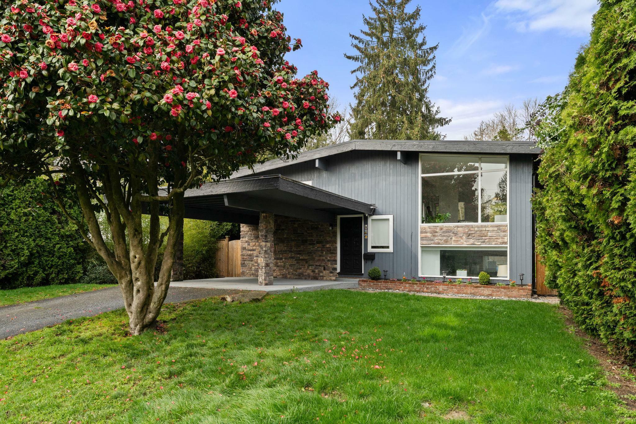 Property Photo: 530 W 14th Street BC V7M 1P9