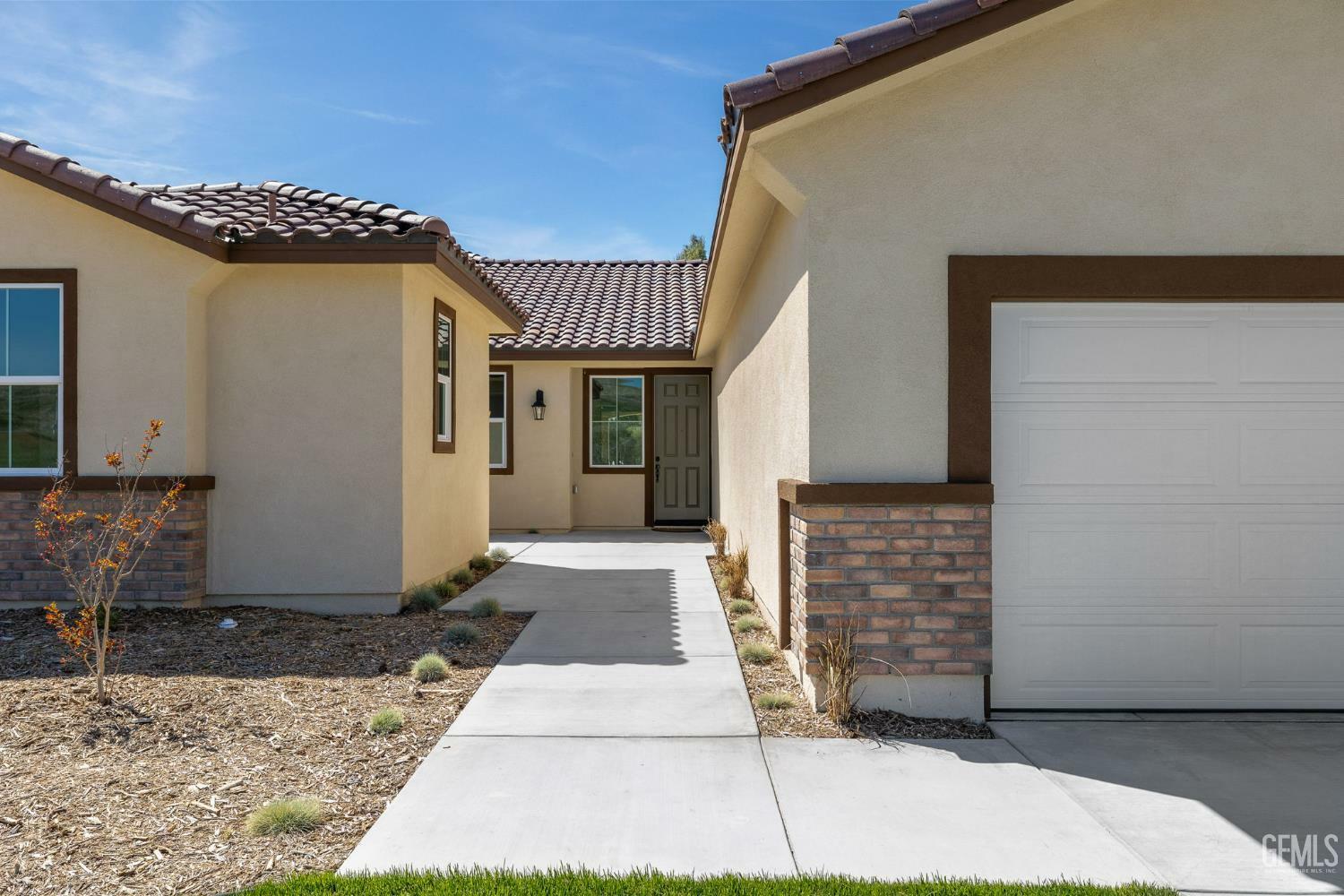 Property Photo: 5608 Levanto Street CA 93306