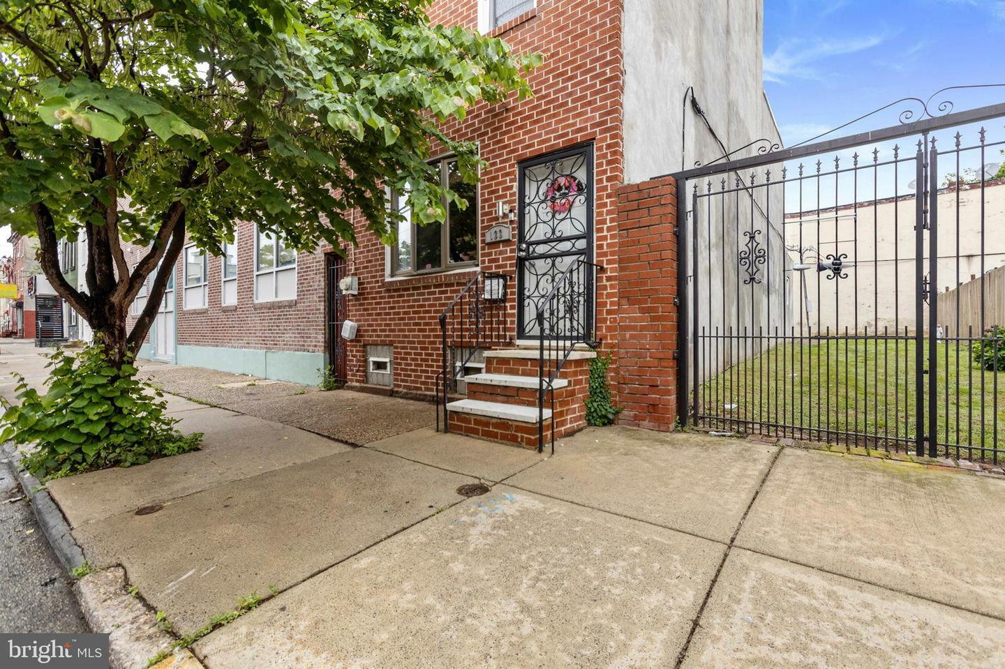 Property Photo: 133 W Norris Street PA 19122
