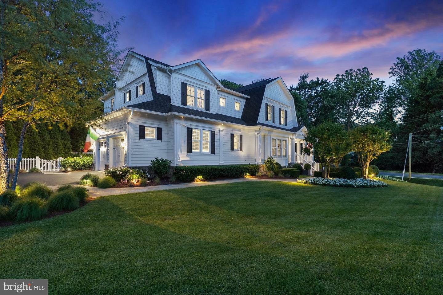 Property Photo: 900 Park Street SE VA 22180