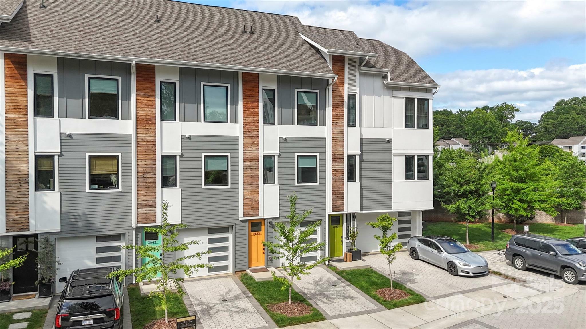 Property Photo: 2653 Shenandoah Avenue NC 28205