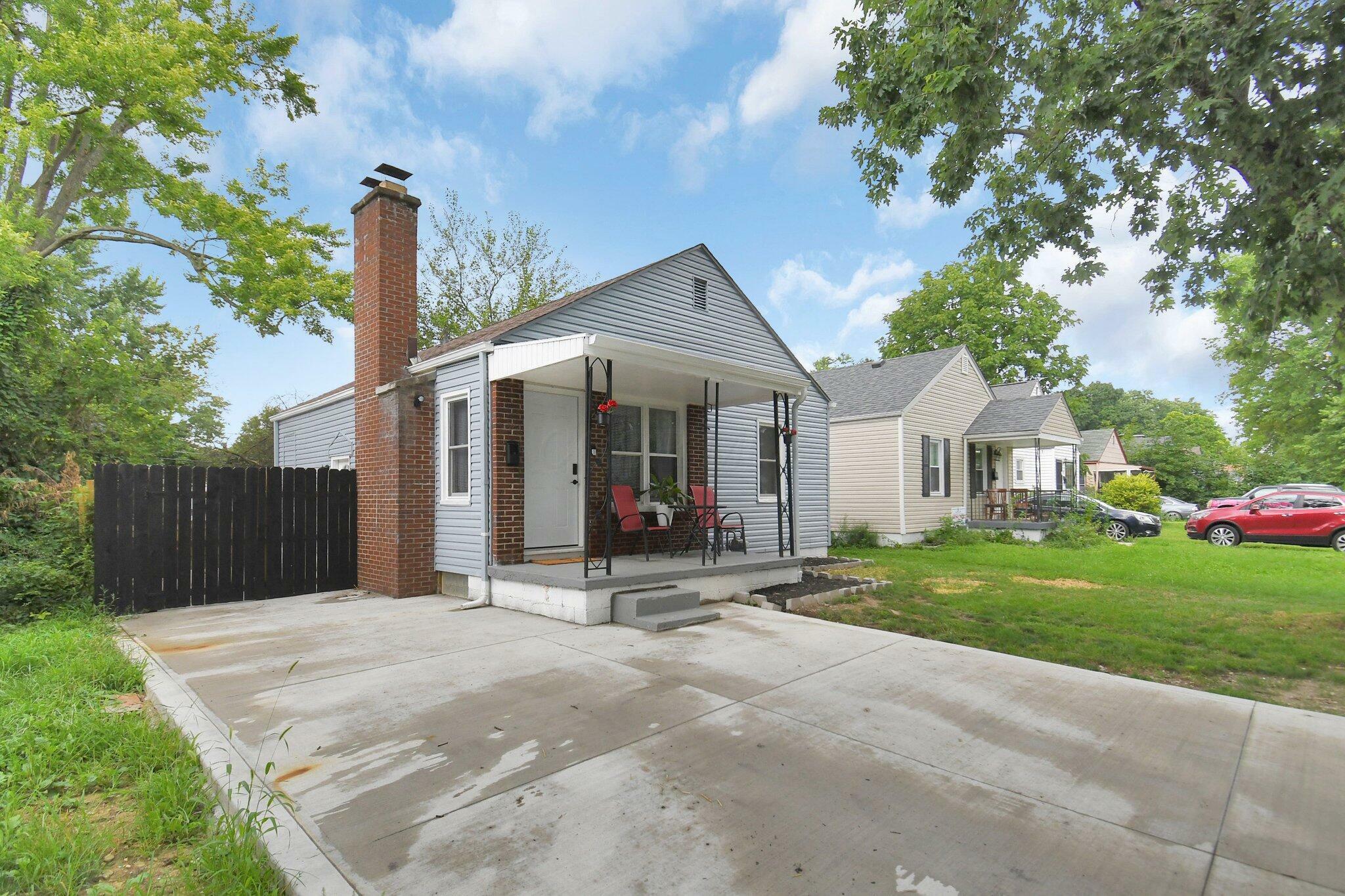 Property Photo: 523 S Napoleon Avenue OH 43213