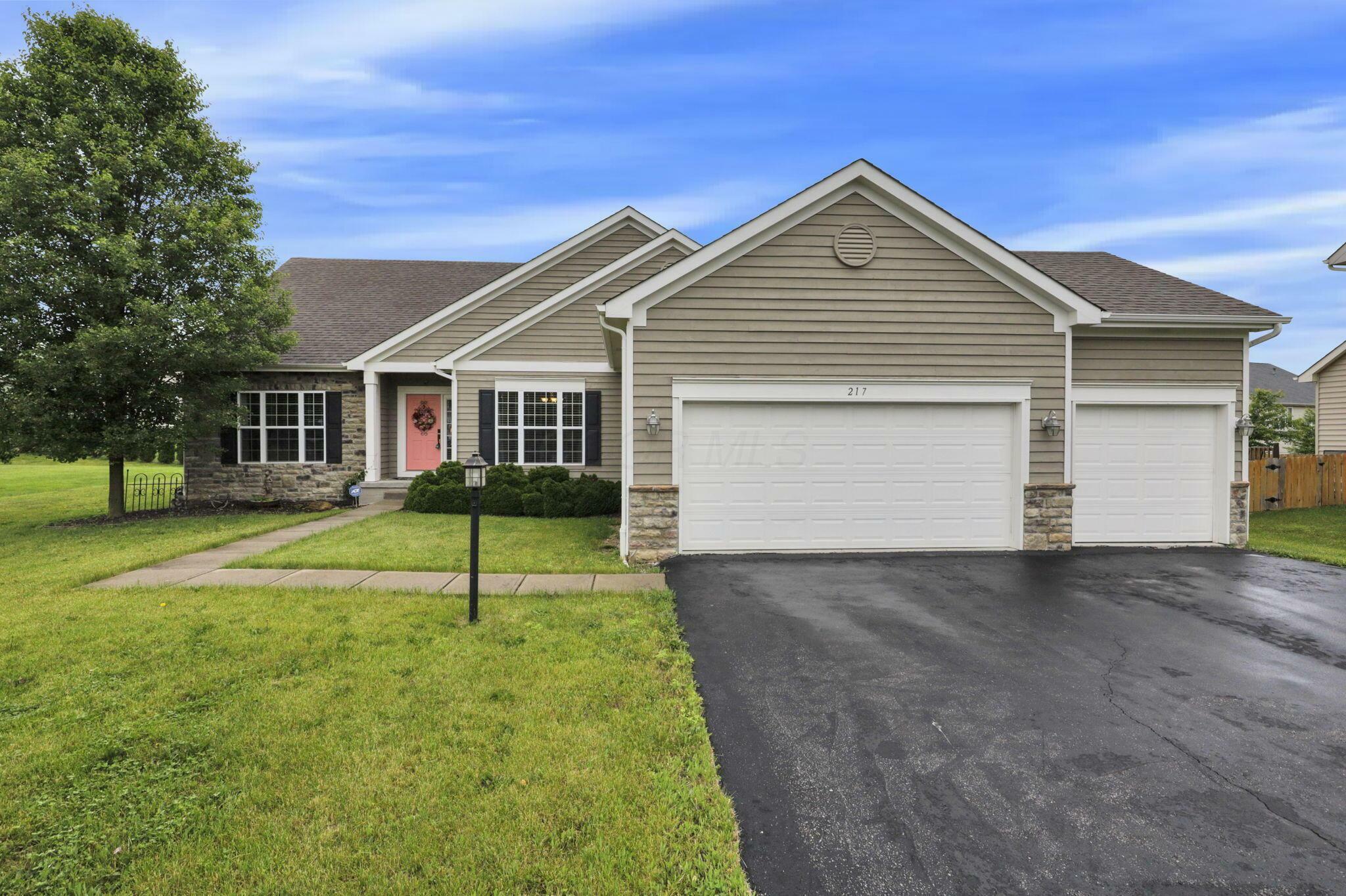 Property Photo: 217 Warbler Court OH 43147