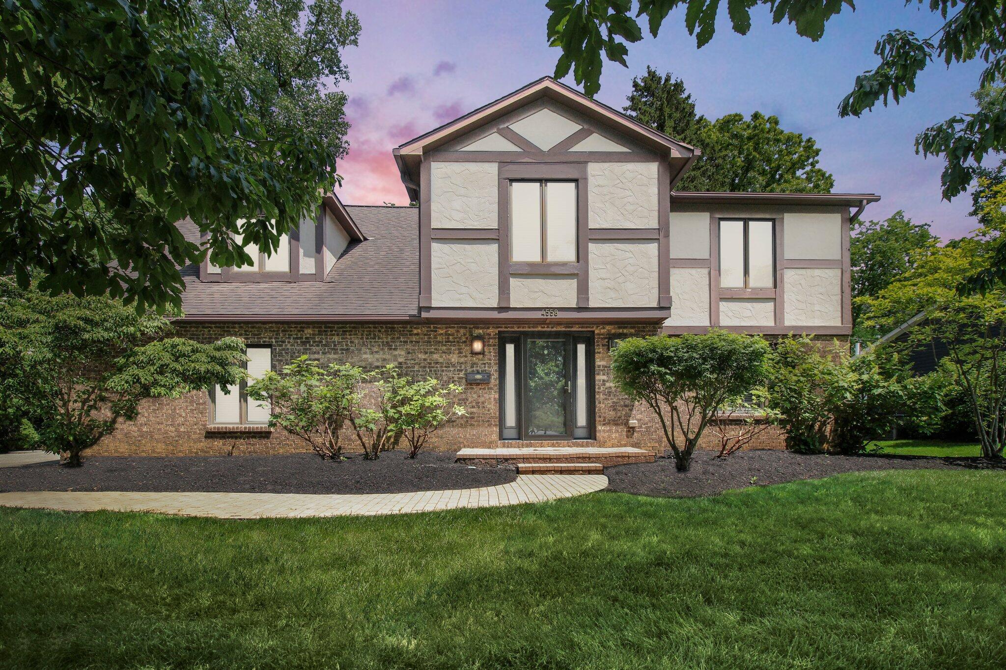 Property Photo: 4558 Crompton Drive OH 43220