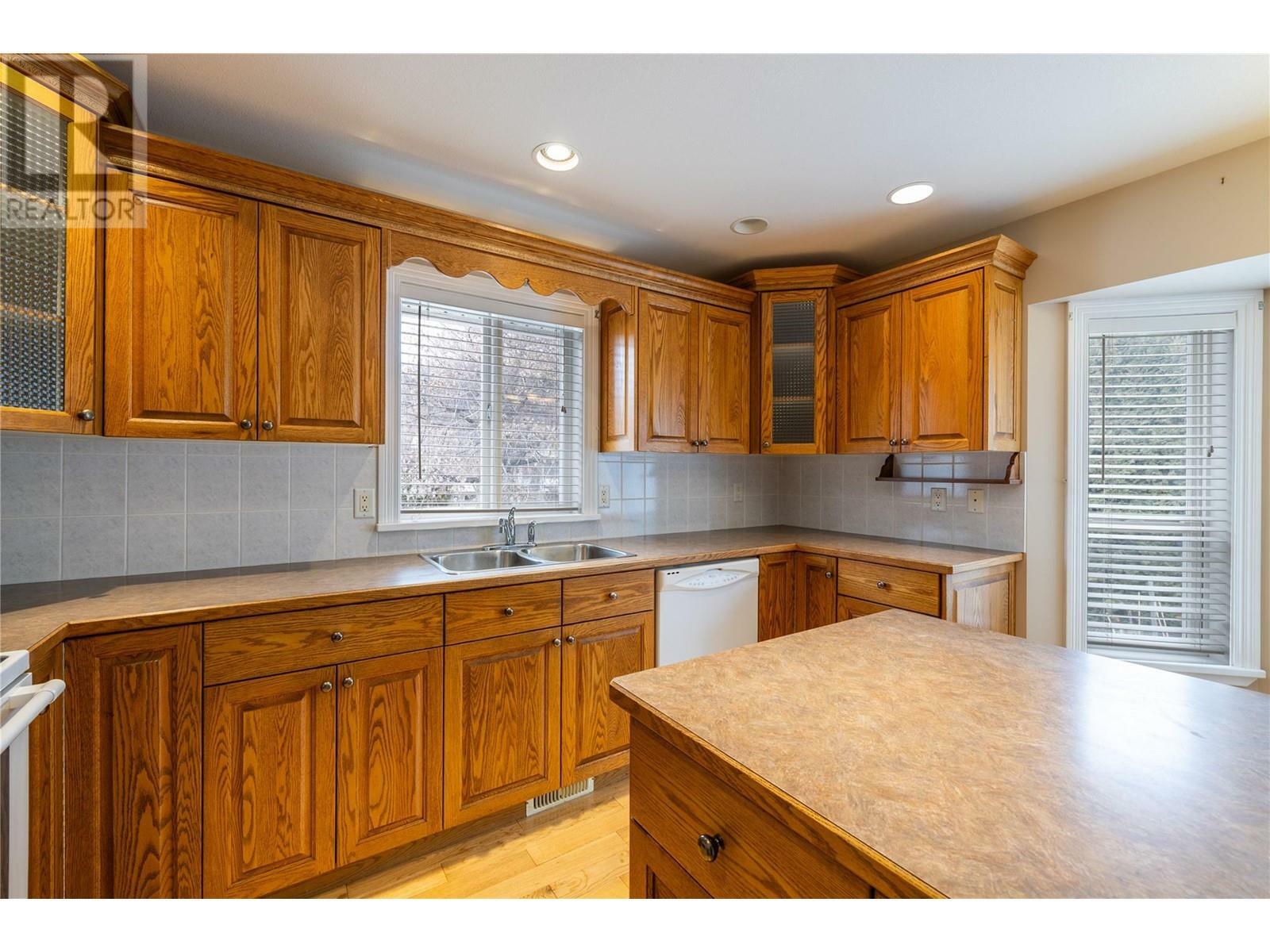 Property Photo: 1129 Crestline Street BC V2B 5Y5