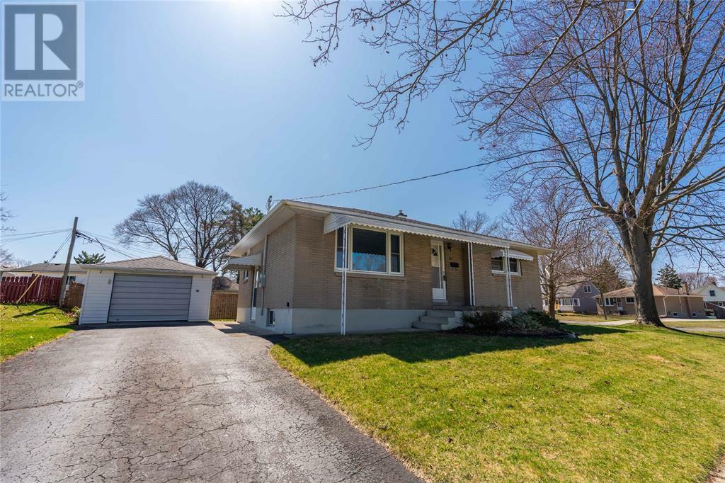 Property Photo:  765 Pineview Avenue  ON N7V 2E1 
