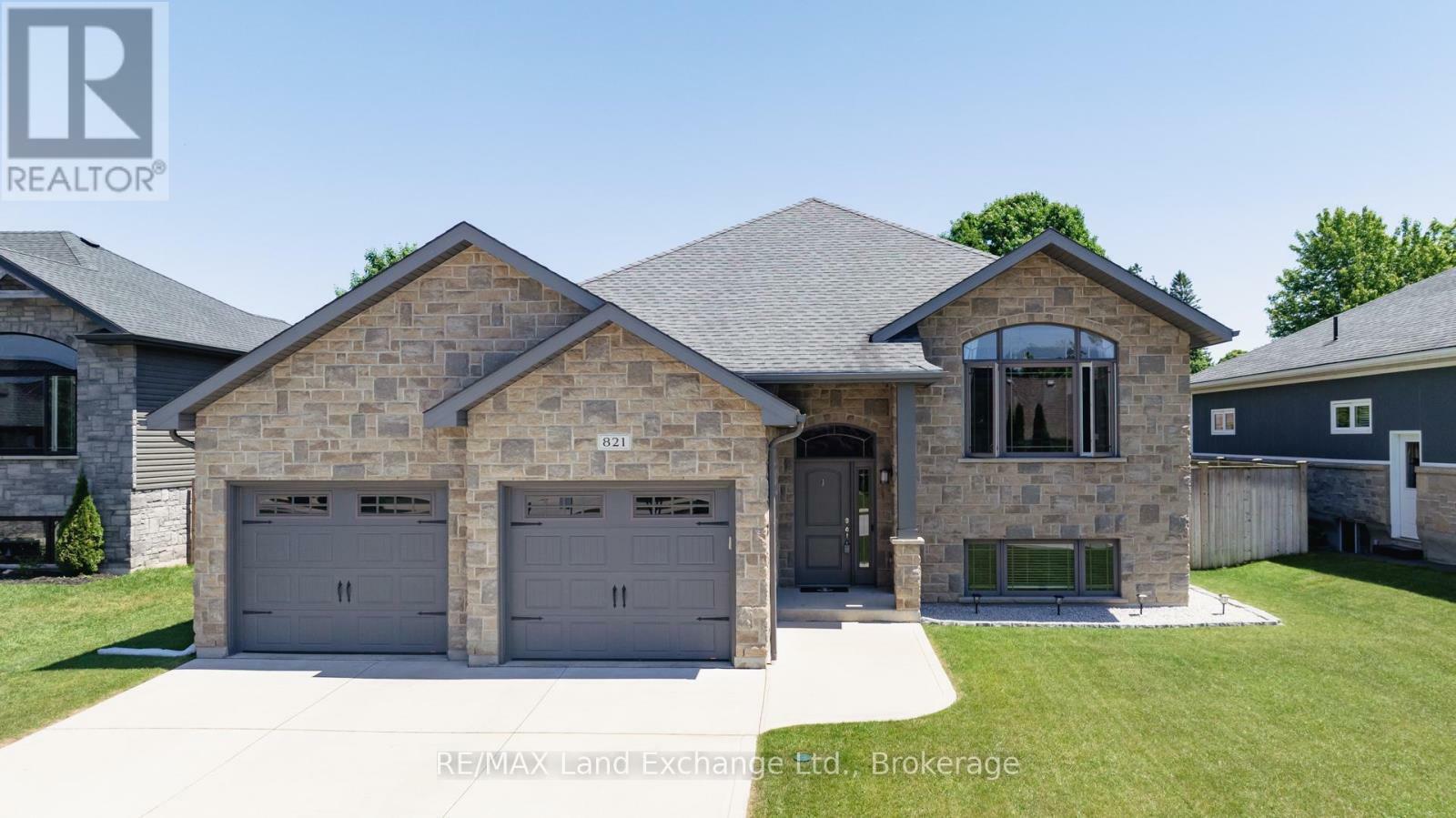 821 Sumpton Street  Saugeen Shores ON N0H 2C2 photo