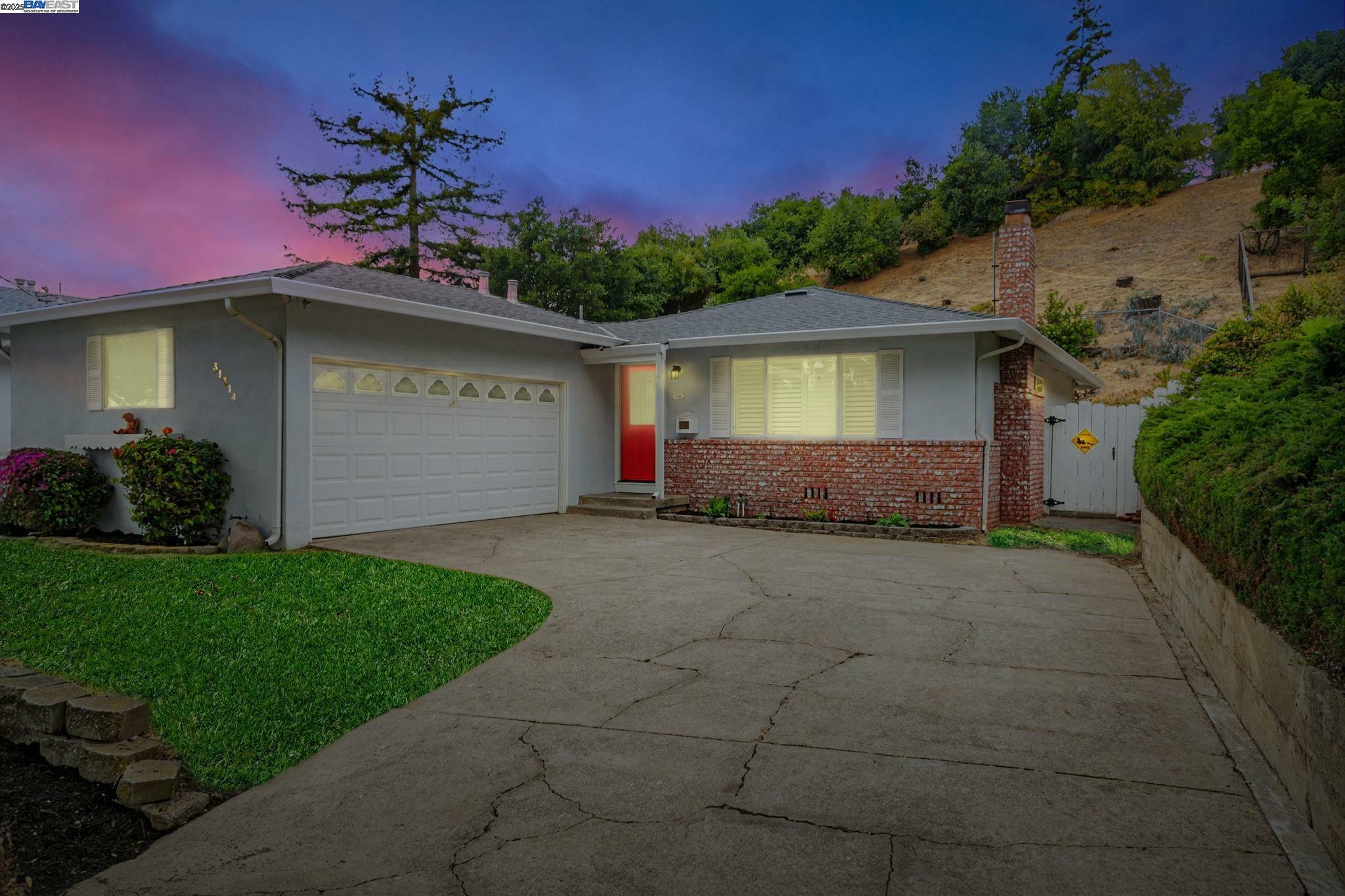 Property Photo: 31314 Chicoine Ave CA 94544
