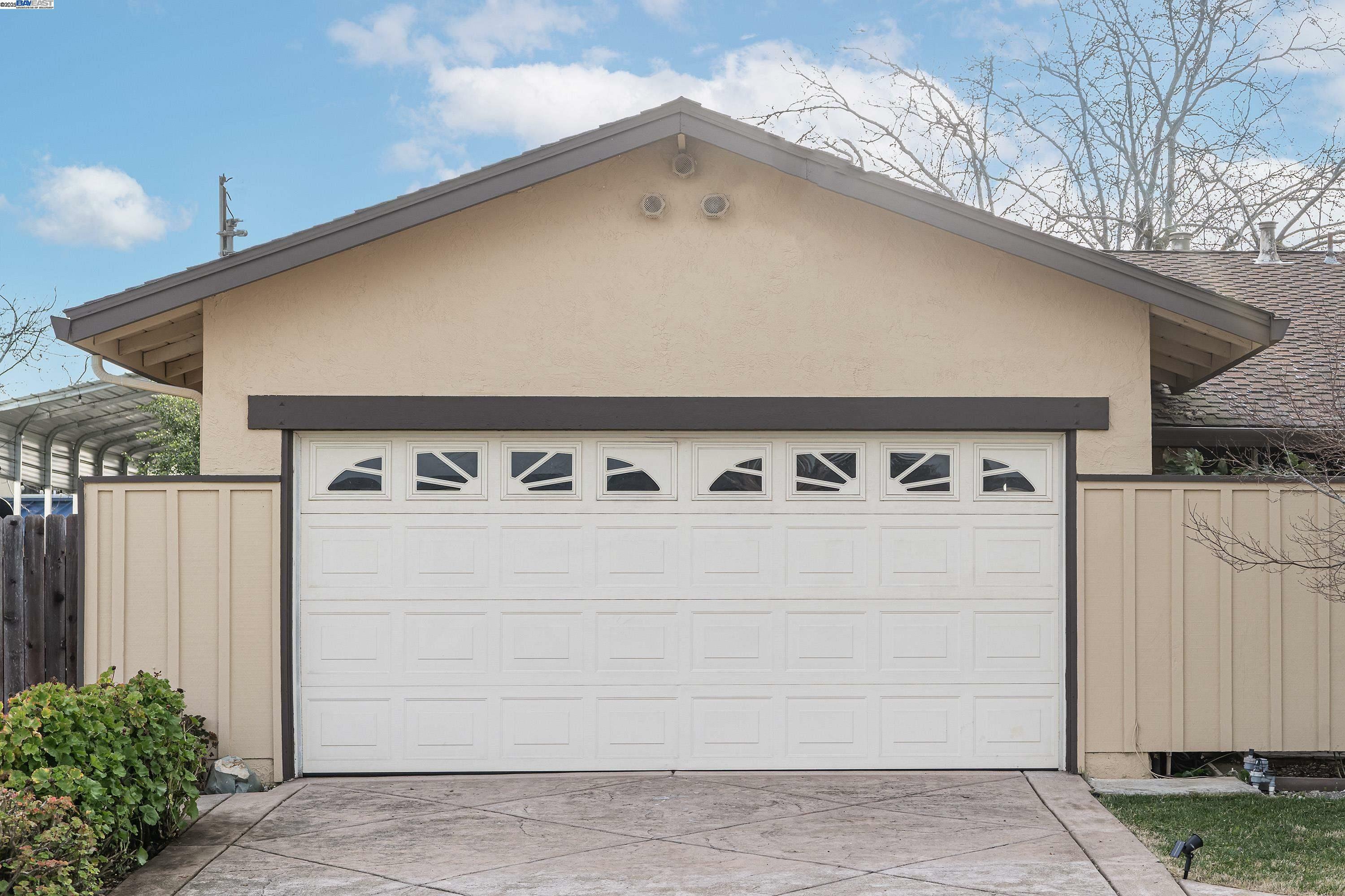 Property Photo: 7476 Brookdale Ct CA 94568