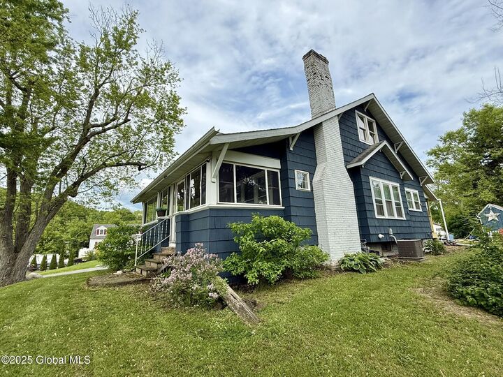 Property Photo:  18 Bellemeade Street  NY 12198 