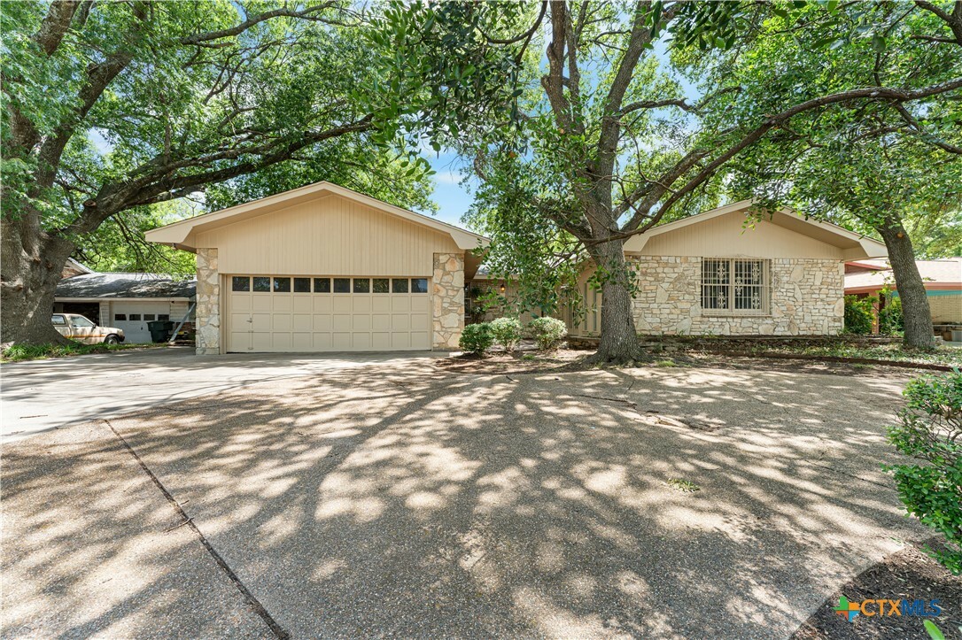Property Photo: 906 Illinois Avenue TX 76541