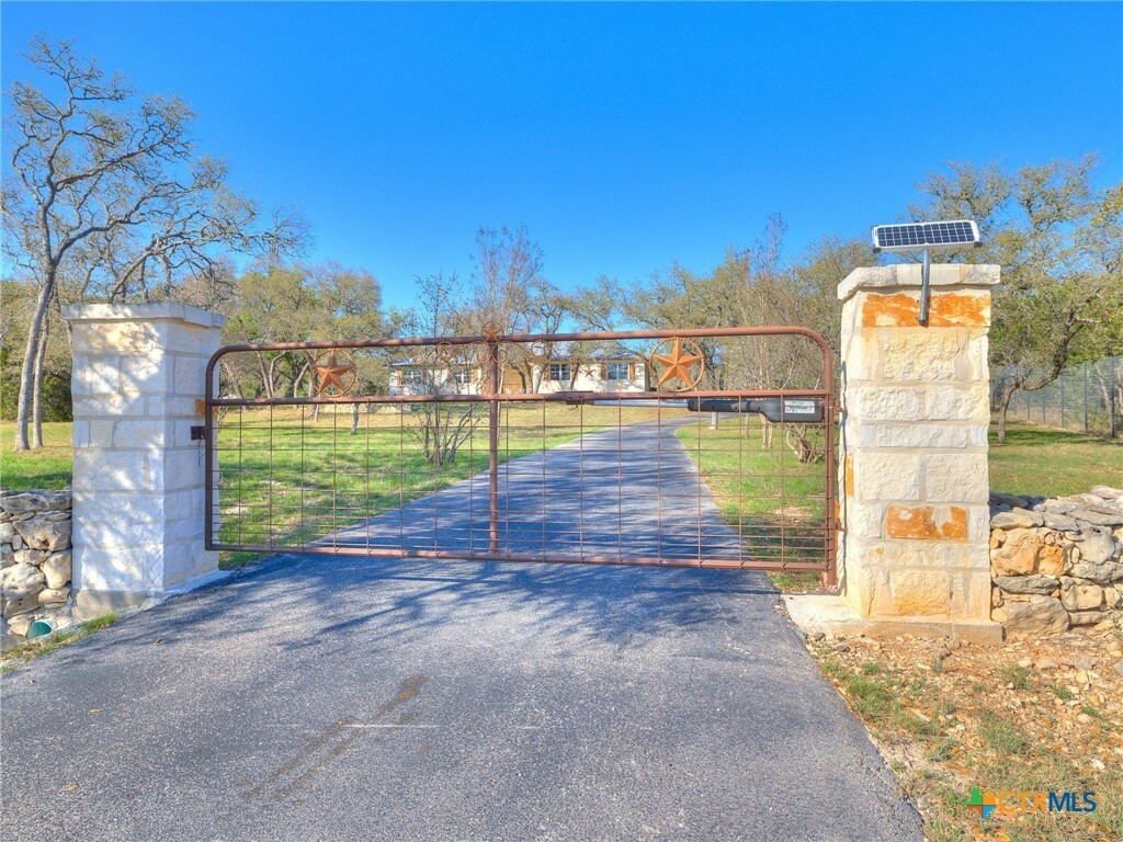 Property Photo: 860 Brookside Drive TX 78070