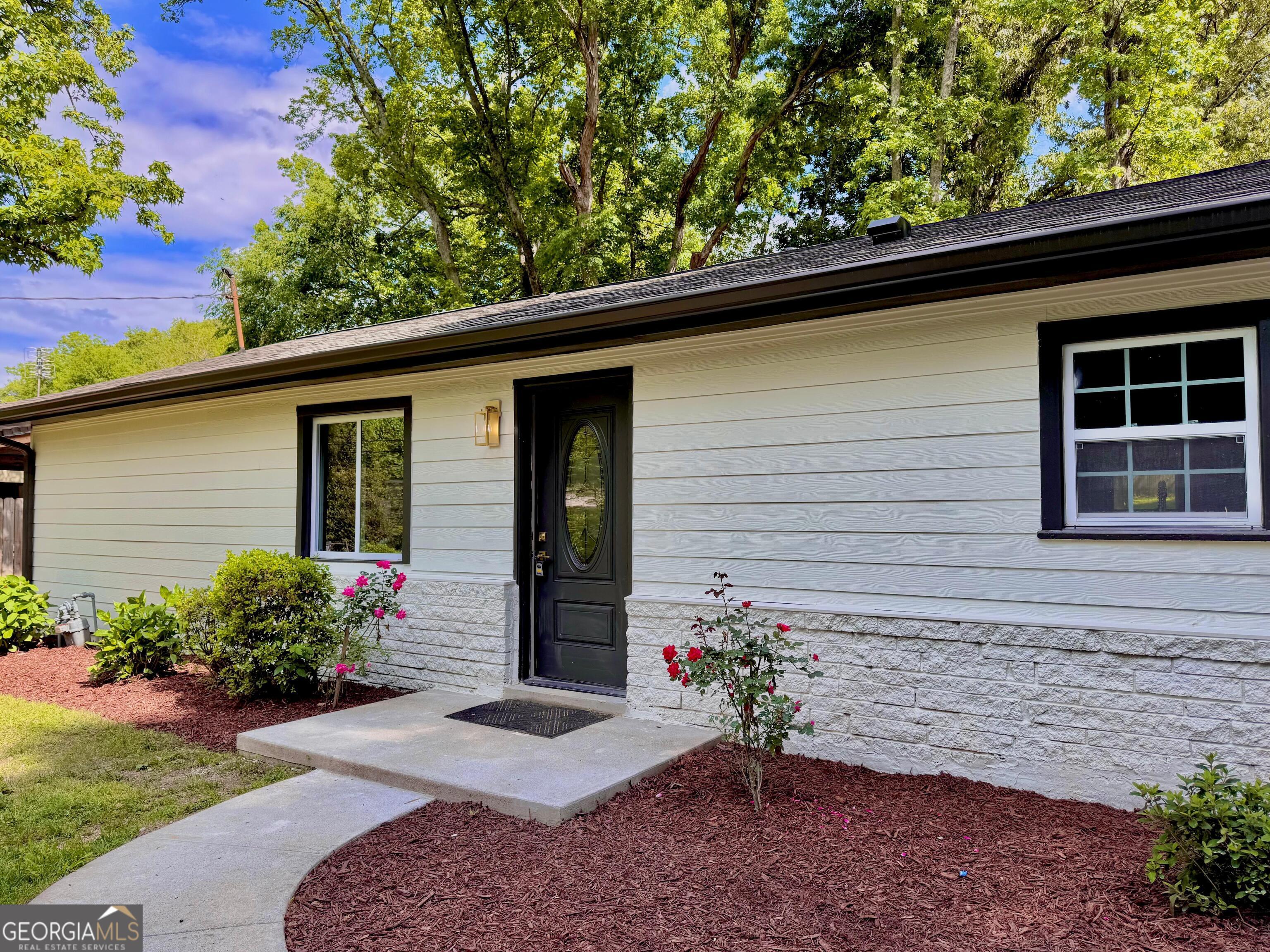 Property Photo: 1819 Waldrep Circle SE GA 30060