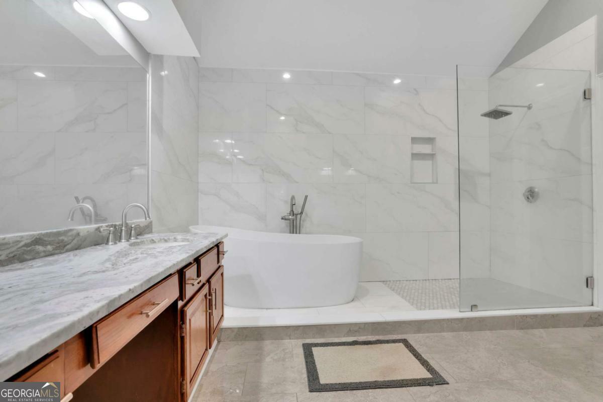 Property Photo: 1925 Stonewyck Court GA 30041