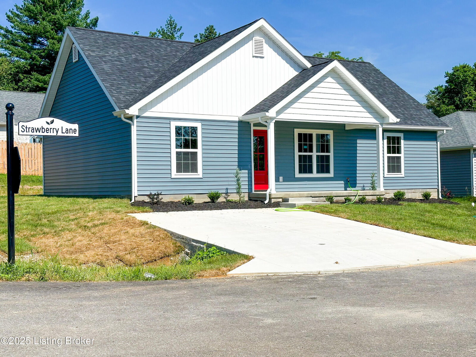 Property Photo:  400 Strawberry Ln  KY 42754 