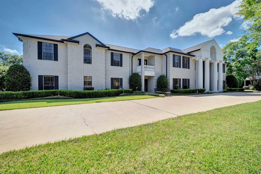 Property Photo: 206 Greenbriar Avenue TX 77546