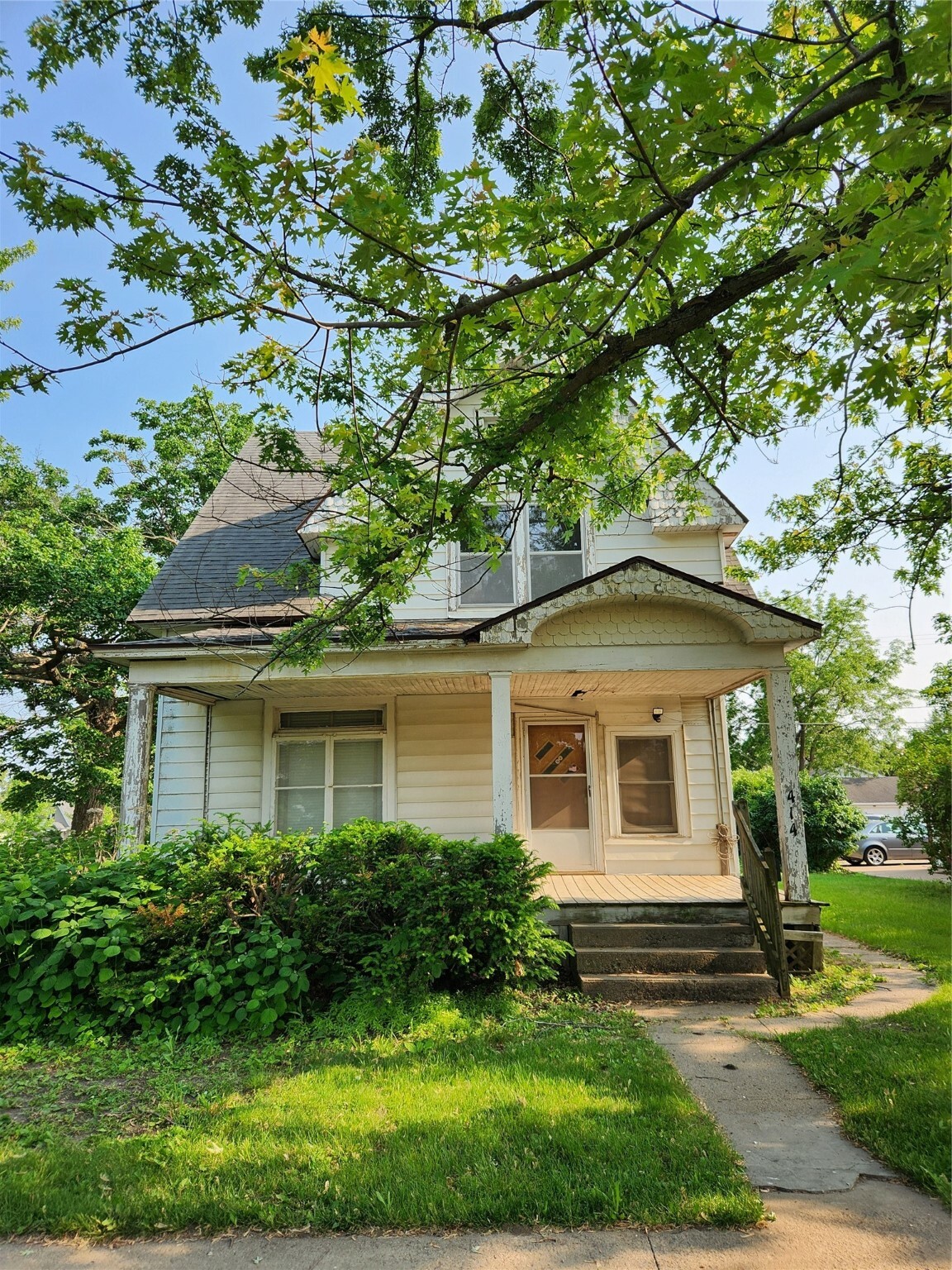 Property Photo: 414 E Robinson Street IA 50138