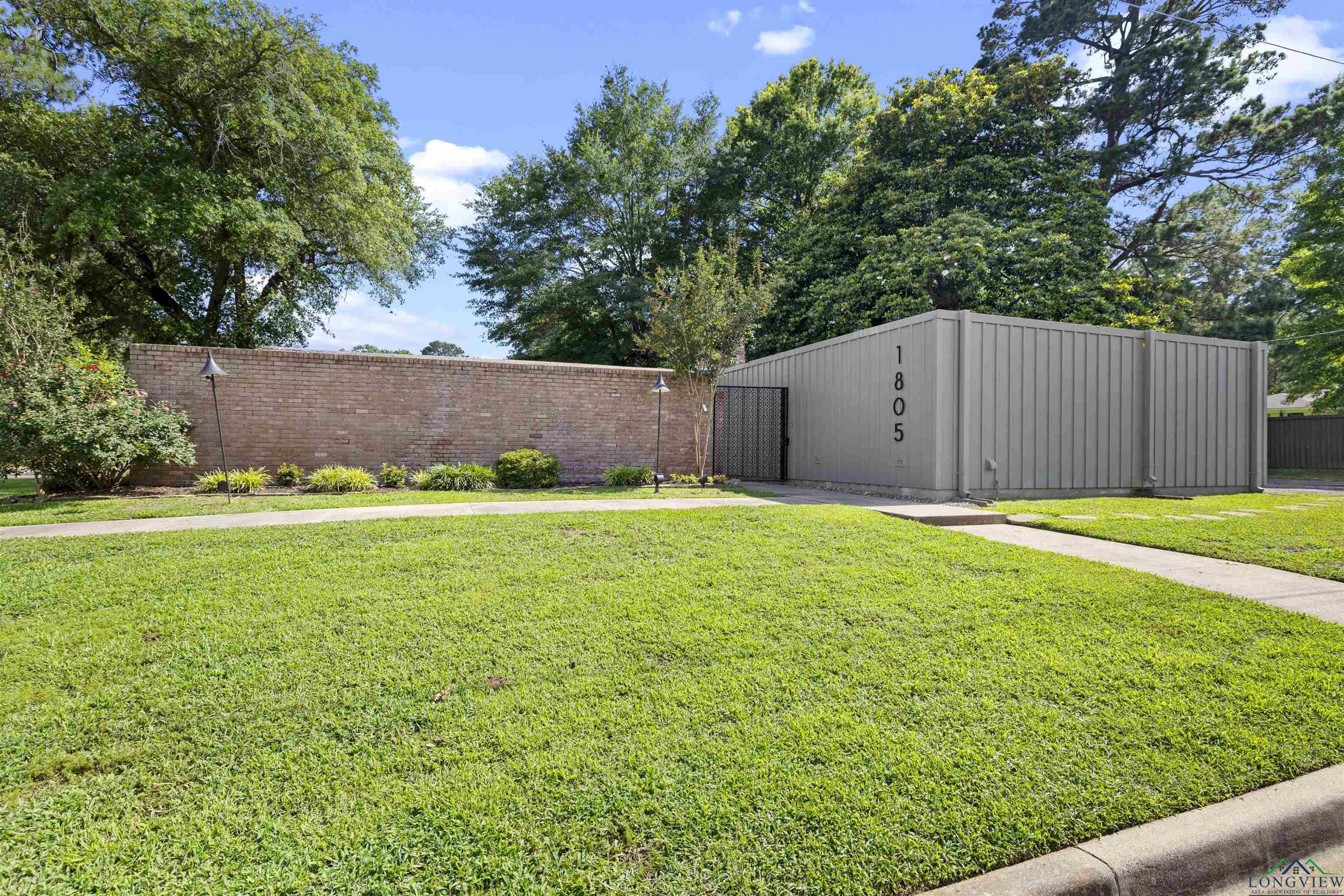 Property Photo:  1805 Smallwood Dr  TX 75601 