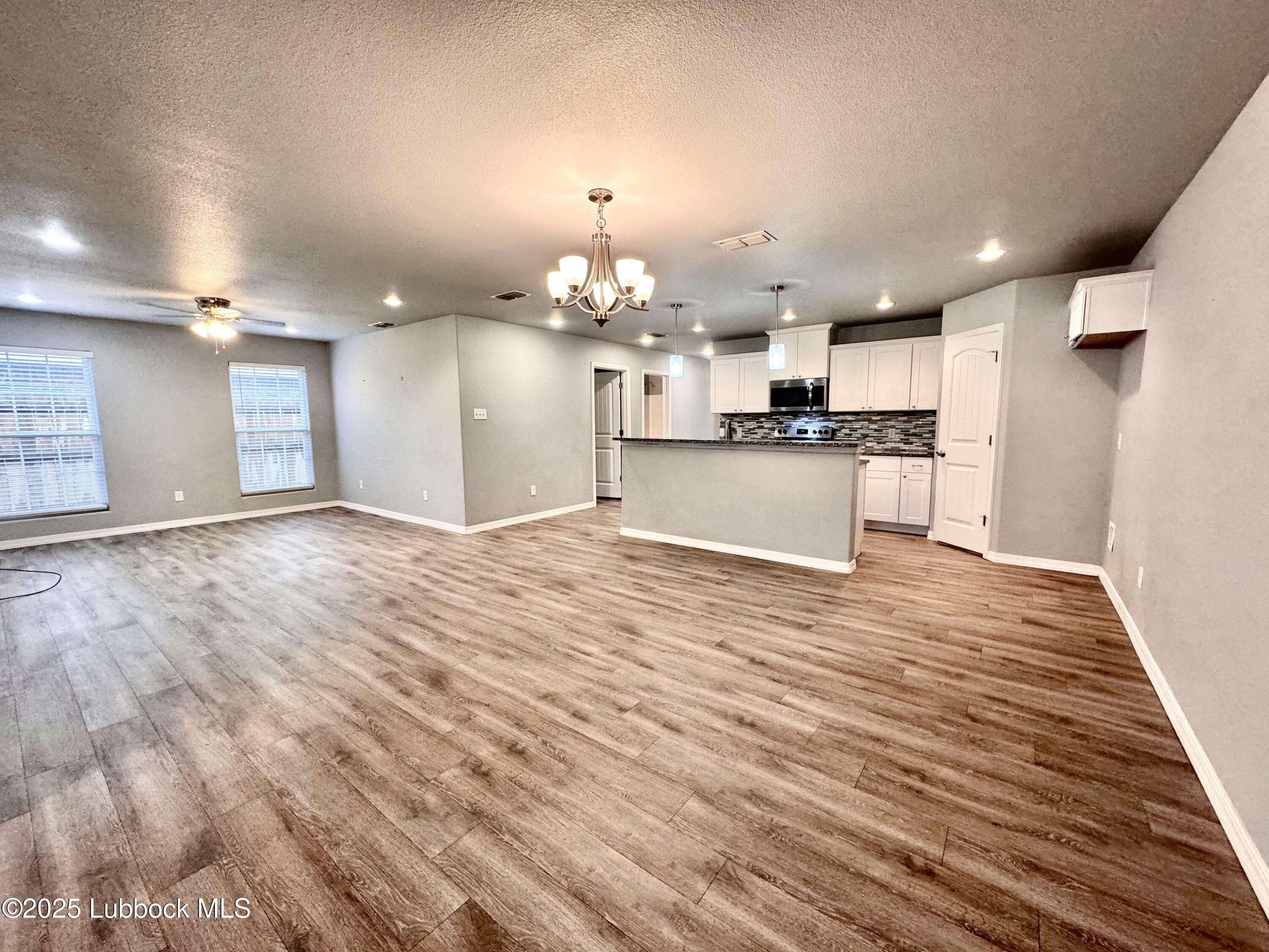 Property Photo: 1302 N Clinton Avenue TX 79416
