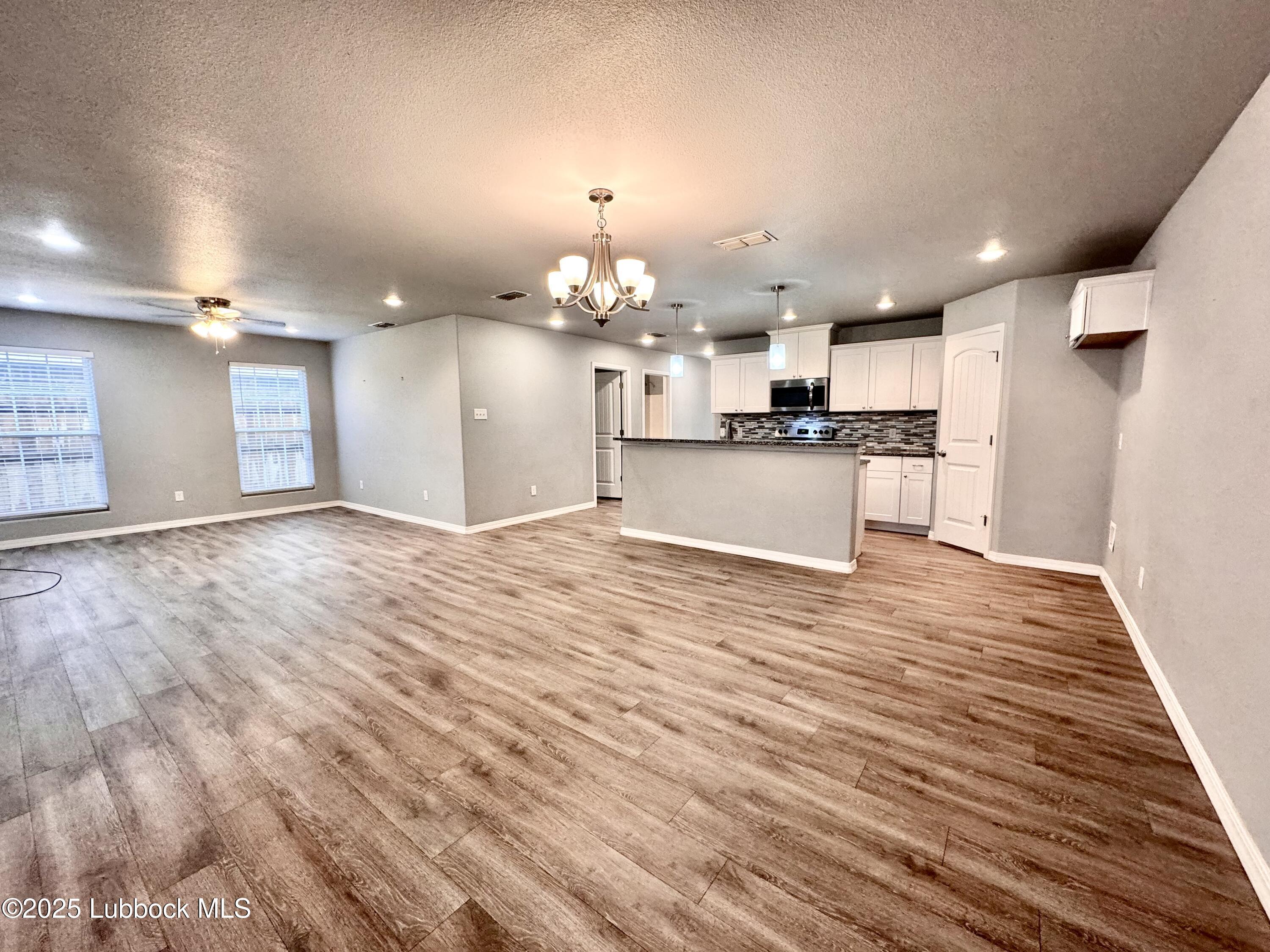 Property Photo: 1302 N Clinton Avenue TX 79416