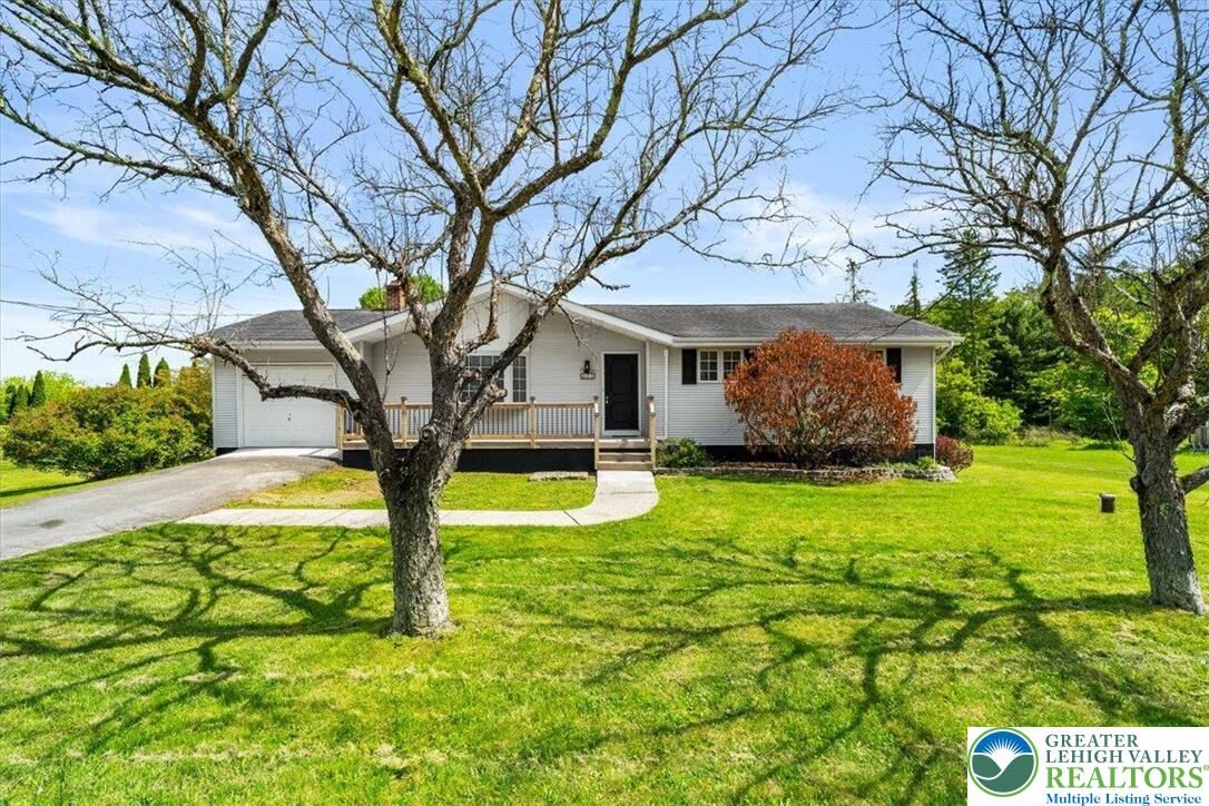 Property Photo:  433 Sabol Road  PA 18360 