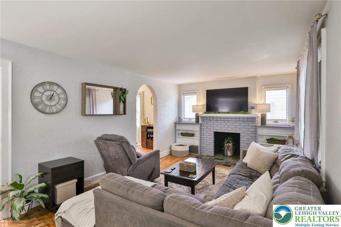 Property Photo: 1629 Easton Avenue PA 18017