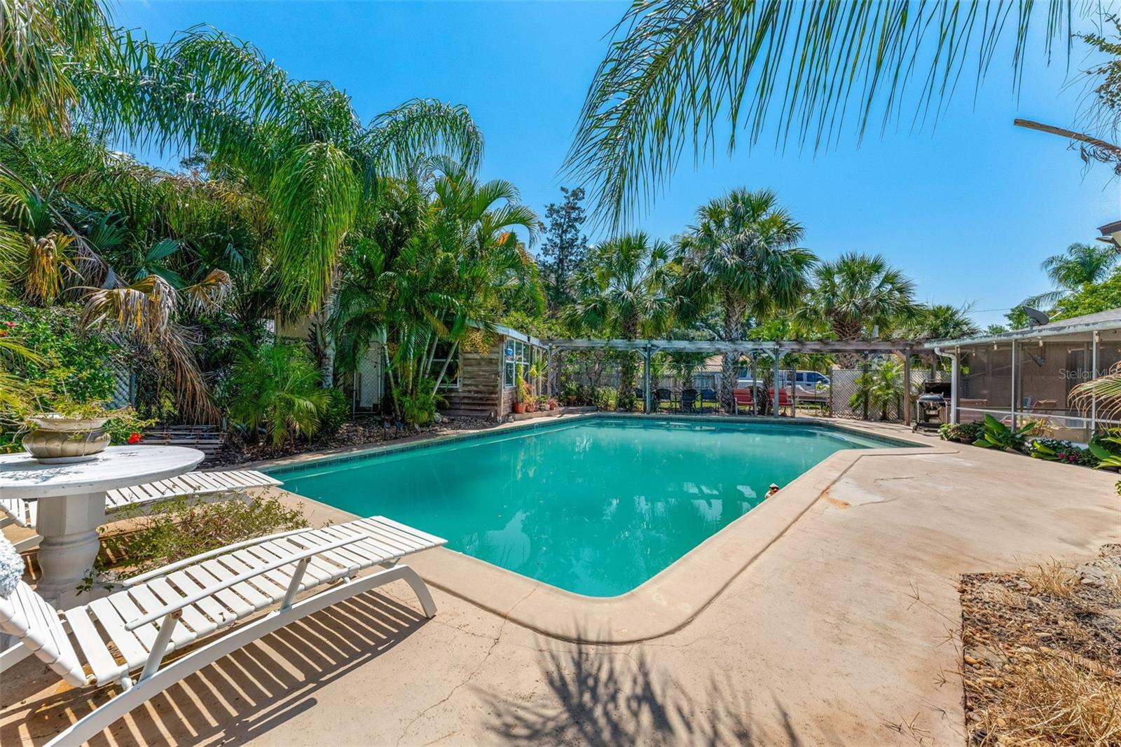 Property Photo: 1096 Dyson Drive FL 32708