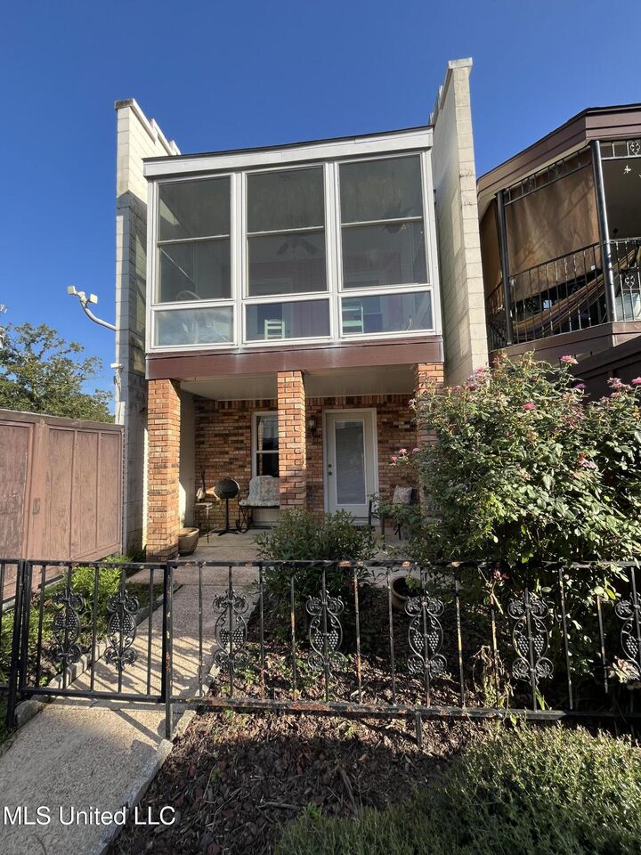 Property Photo: 2501 Gulf Avenue MS 39501