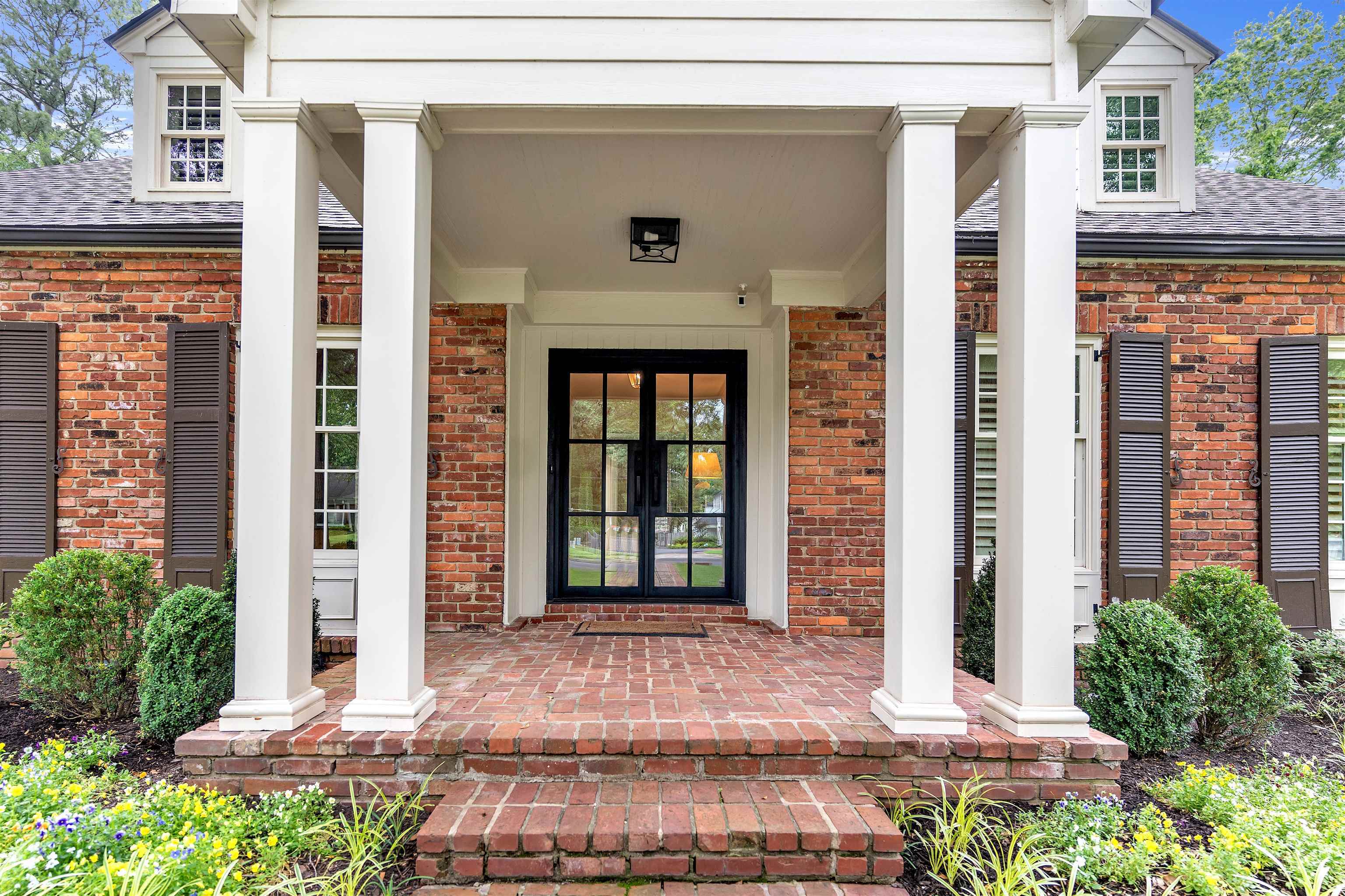 Property Photo: 274 S Grove Park Rd TN 38117