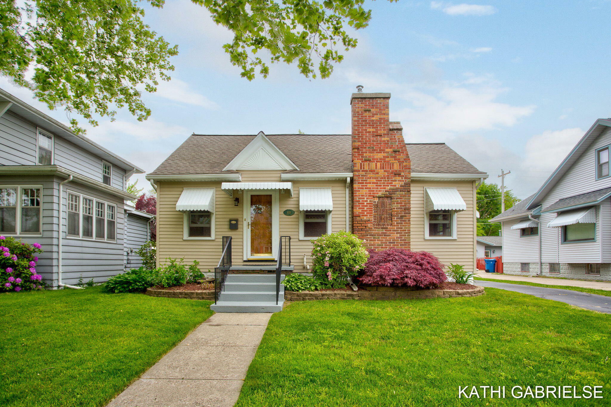 Property Photo: 931 Franklin Avenue MI 49417