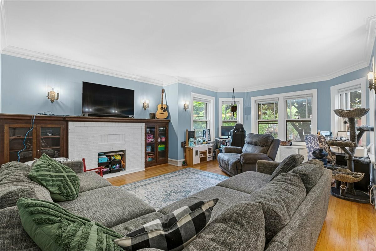 Property Photo: 126 N Austin Boulevard 2N IL 60302