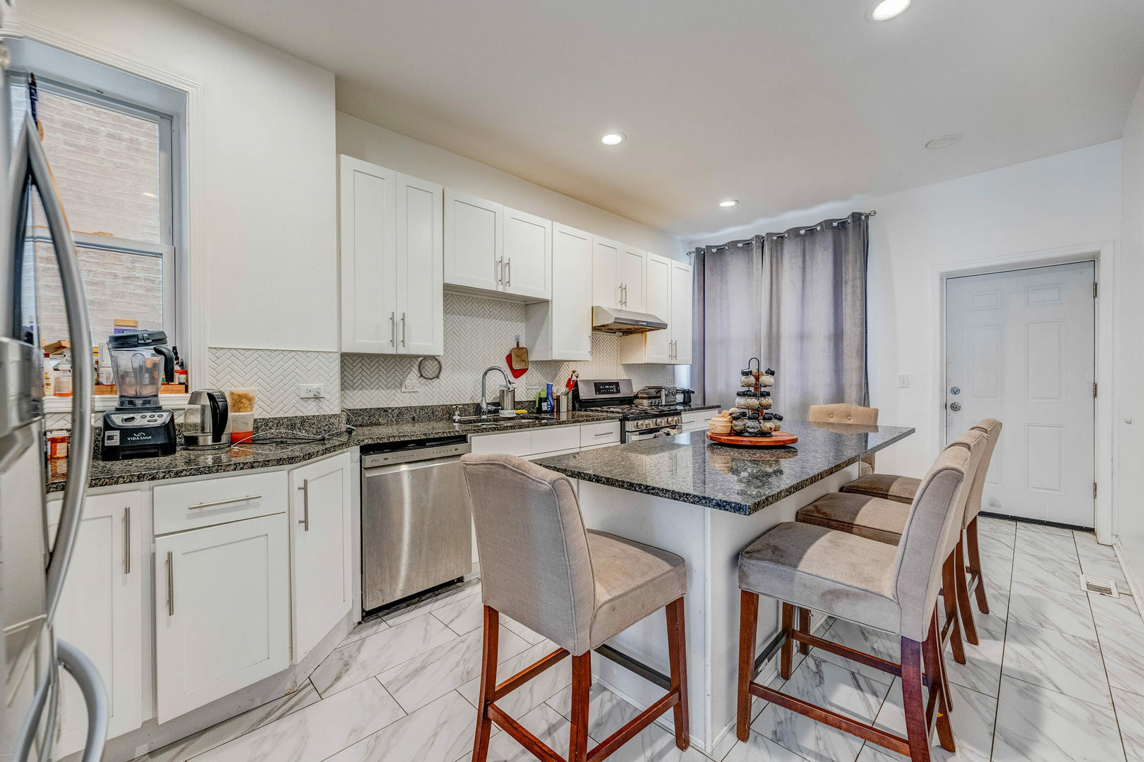 Property Photo: 3340 W Polk Street IL 60624
