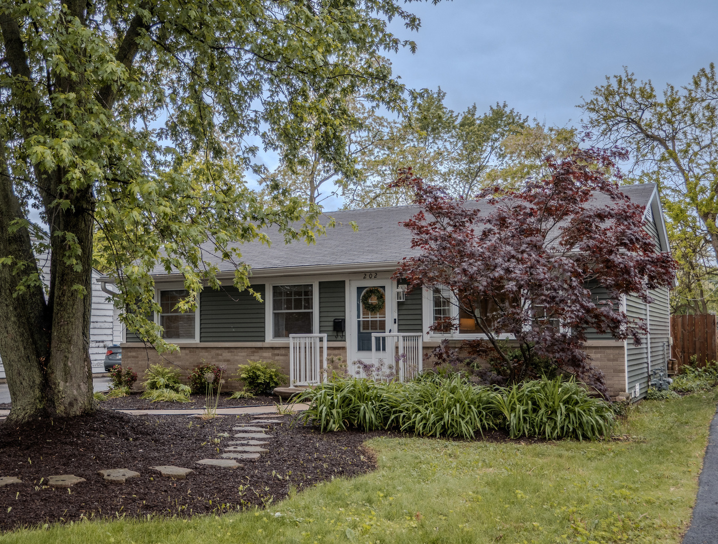 Property Photo: 202 S Pierce Avenue IL 60187
