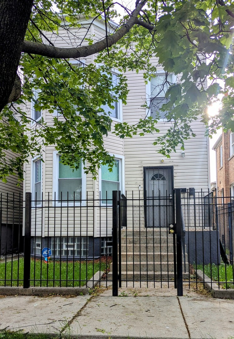Property Photo: 6814 S Marshfield Avenue IL 60636