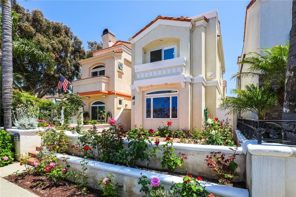 Property Photo:  326 6th Street  CA 92648 