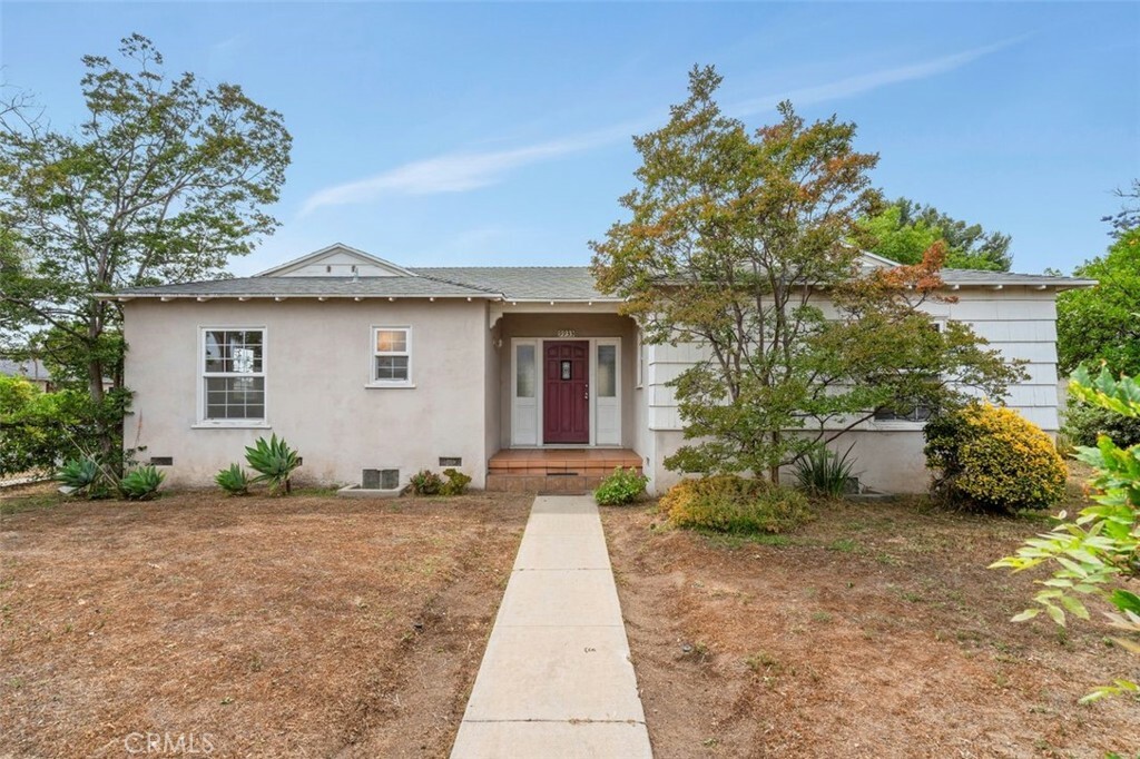 Property Photo:  9933 Norwich Avenue  CA 91345 
