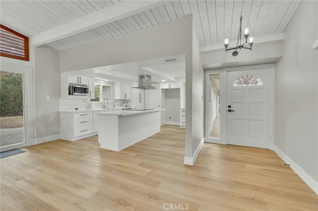 Property Photo:  418 S Vecino Drive  CA 91723 