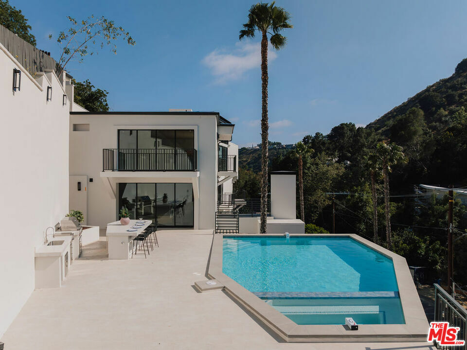 2256 Nichols Canyon Road  Los Angeles CA 90046 photo