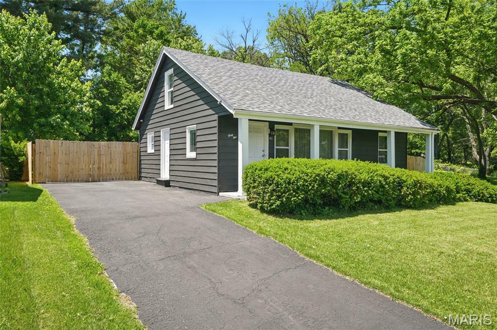 Property Photo: 41 S Dellwood Avenue MO 63135