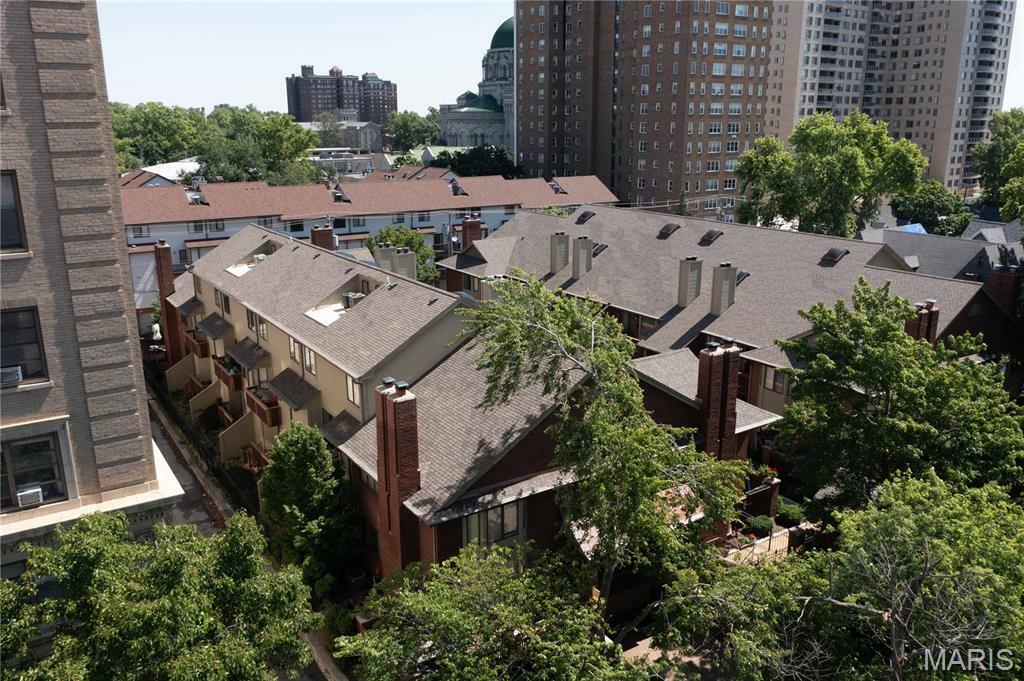 Property Photo: 4465 W Pine Boulevard 15 MO 63108