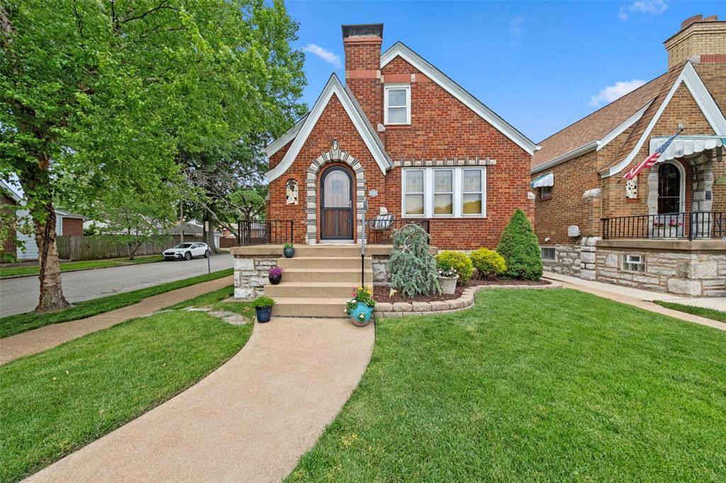 Property Photo: 5525 Nottingham Avenue MO 63109