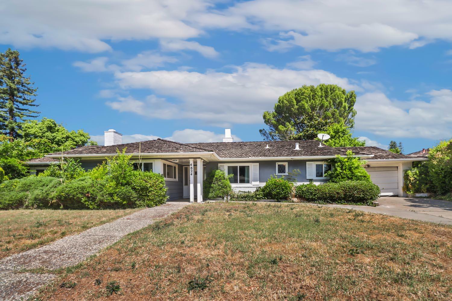 Property Photo: 4824 Crestwood Way CA 95822