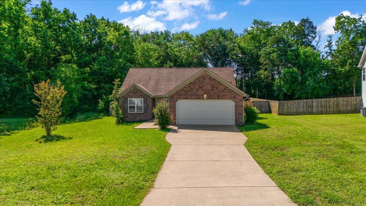 Property Photo: 151 Sara Cir TN 37090