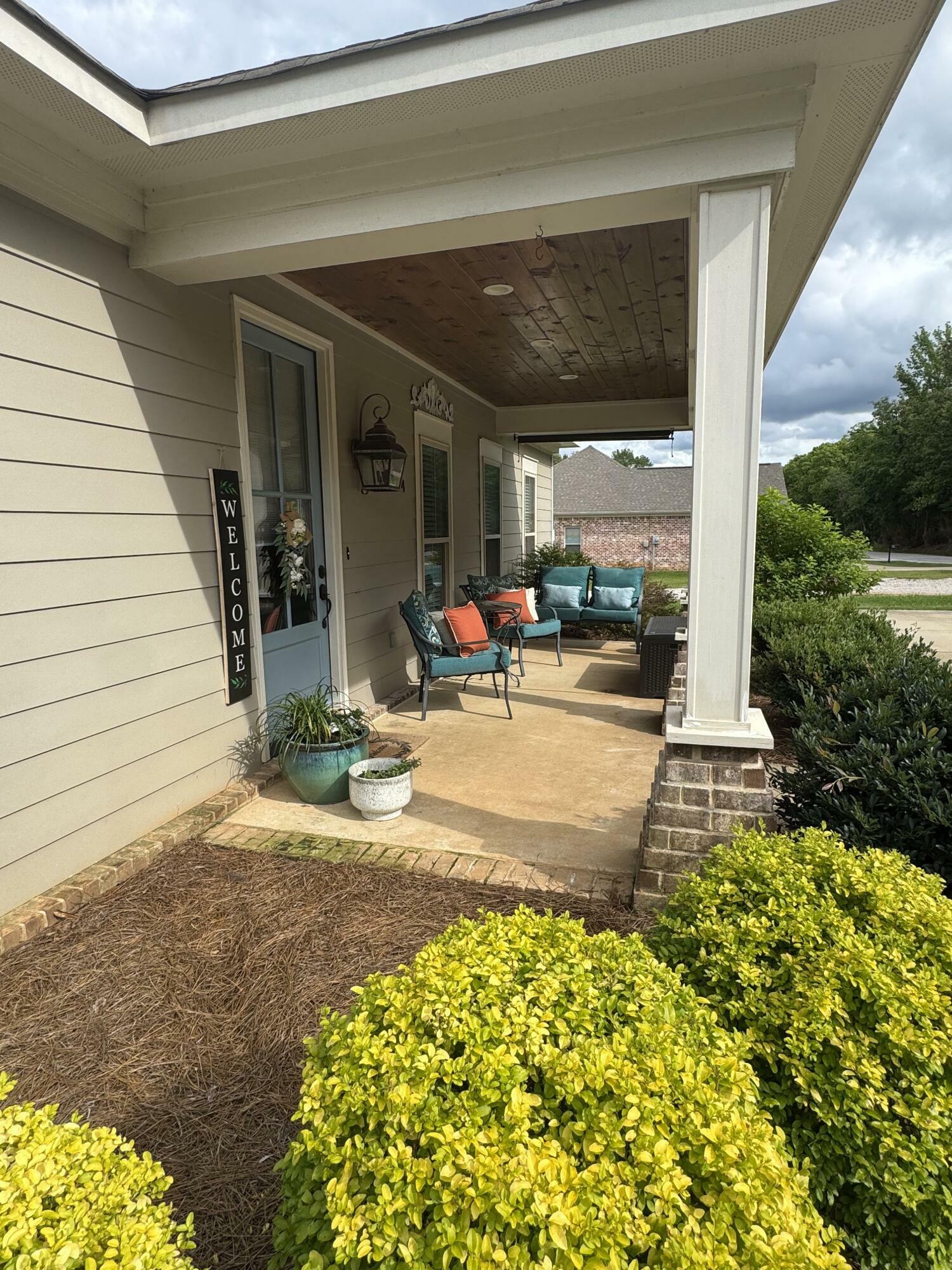 Property Photo: 1074 County Road 90 MS 38652