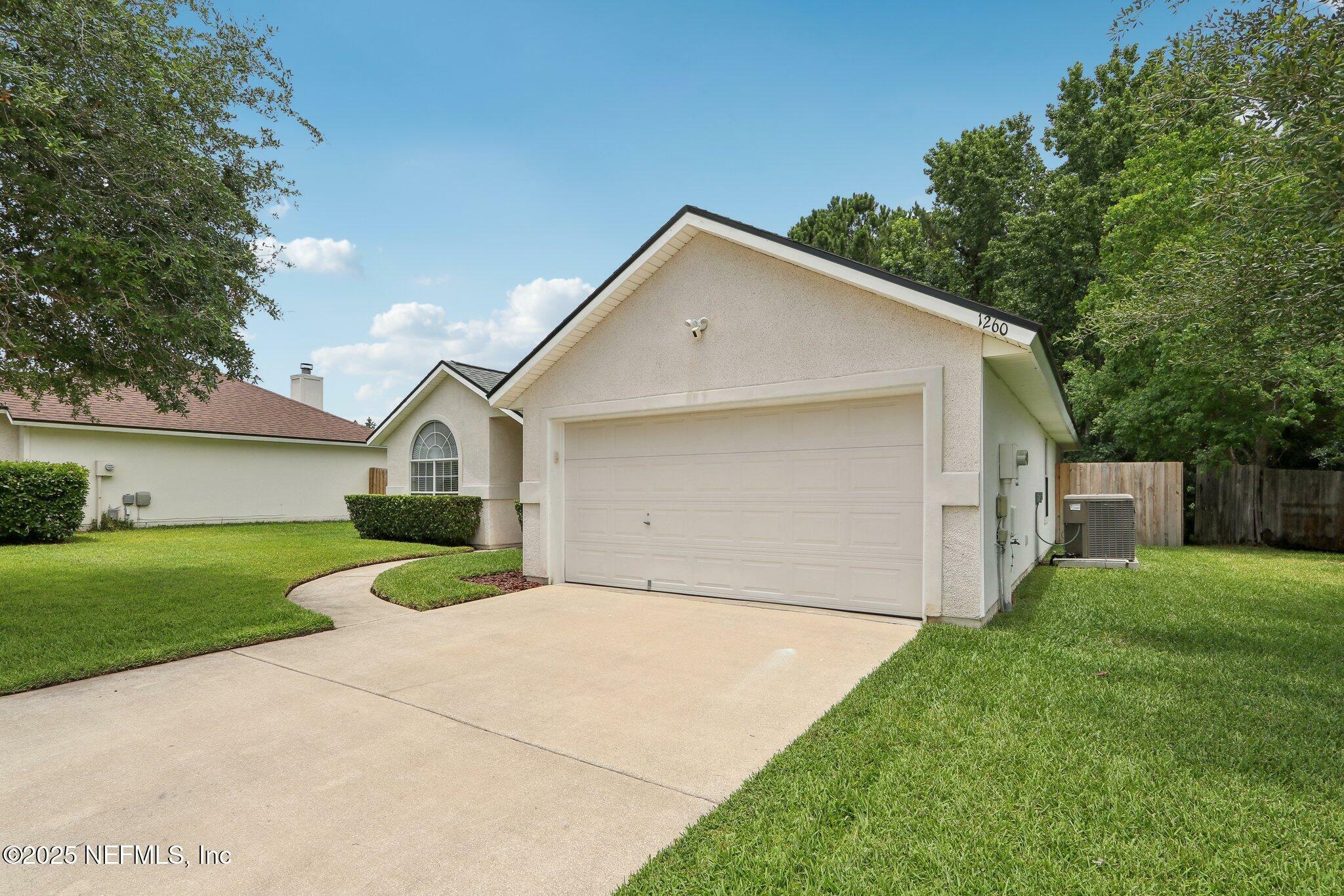 Property Photo: 1260 Winding Brook Court FL 32068