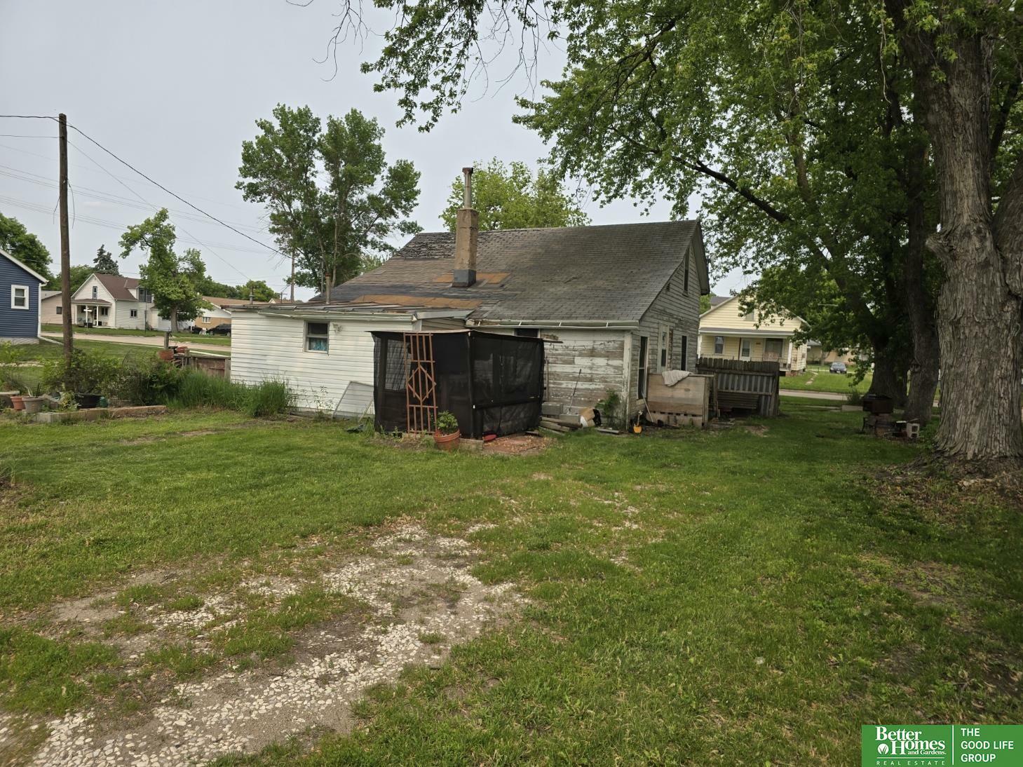 Property Photo: 609 2nd Street NE 68057
