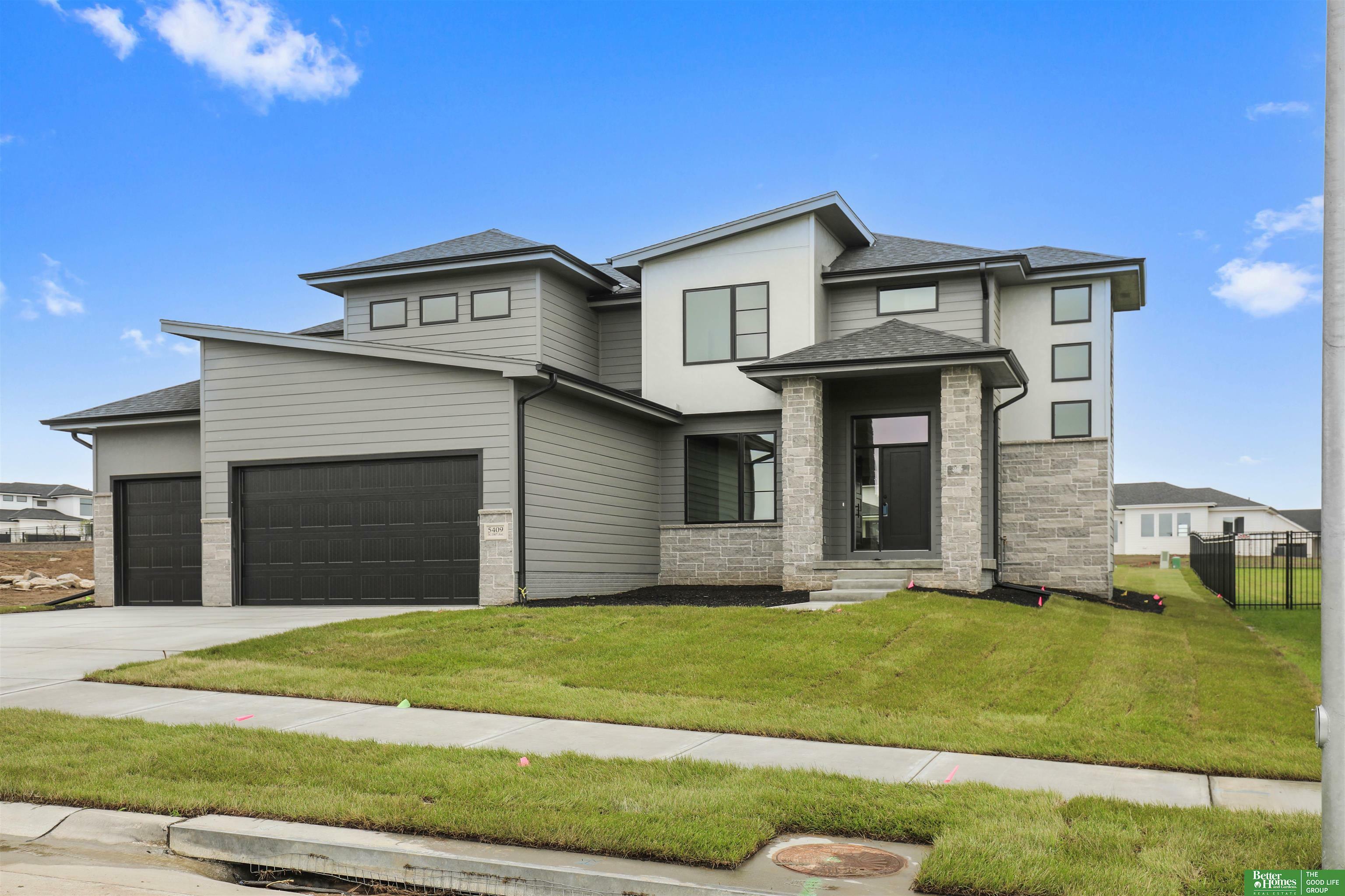 Property Photo: 5409 N 196th Avenue NE 68022