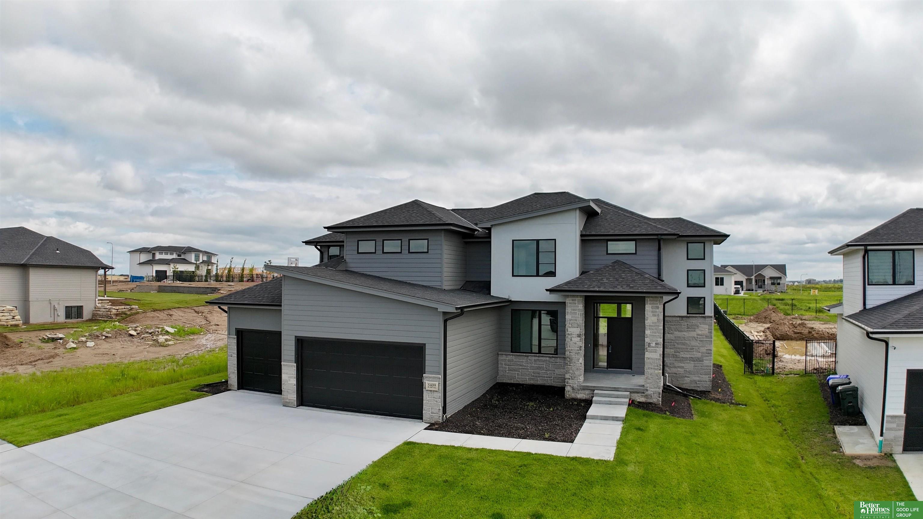 Property Photo: 5409 N 196th Avenue NE 68022
